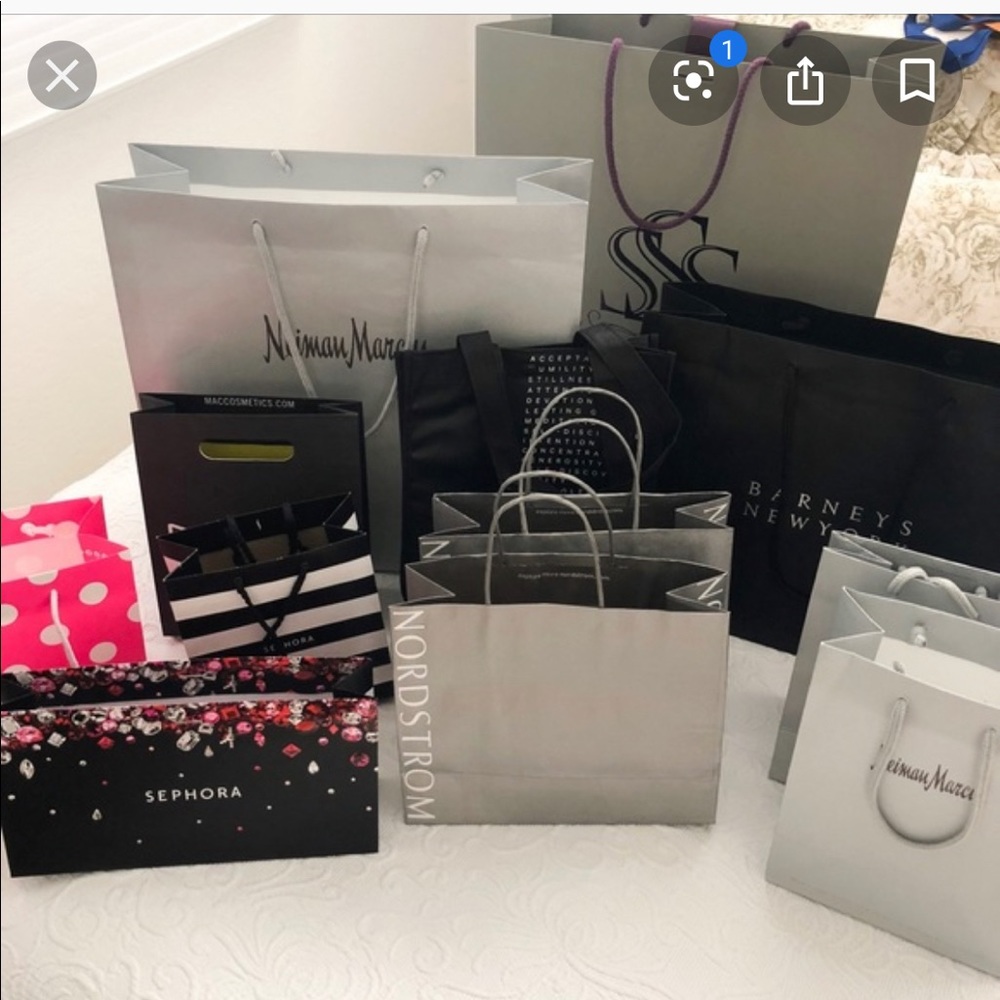 Meet your Posher, Connie